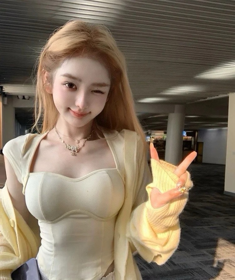 小红书推荐爆款香奈儿Chanel字母山茶花最新款金色项链带Logo超个性百搭款特别特别赞整体细节非常令人