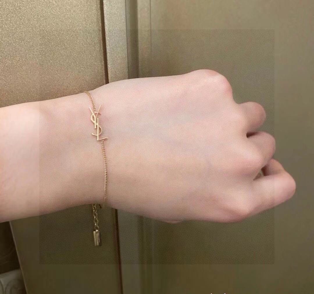 Elegant YSL Letter Lock Bracelet: Simple Yet Luxurious Design - 图片 8