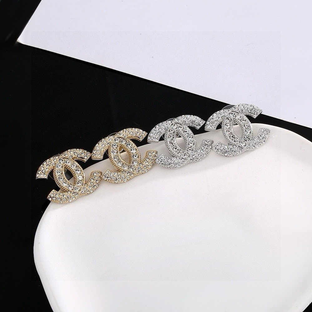 金银两色Chanel 🇫🇷香奈儿经典双C耳钉 这款随意搭配都是非常好看百搭时尚单品 🎁日常款 很修饰脸型 很上档次的 很优雅气质 耳 4