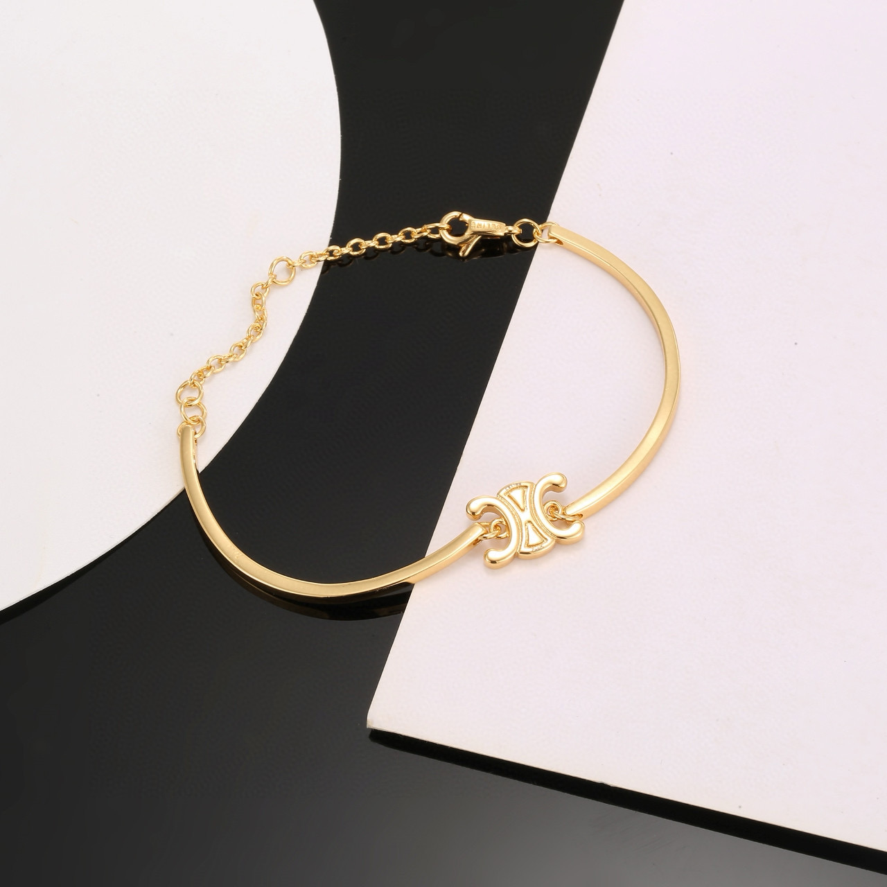 “Artistic Gold-Sculpting Material: Little Red Book Billion Celine Selin Kerry’s Chic Piece” - 图片 2