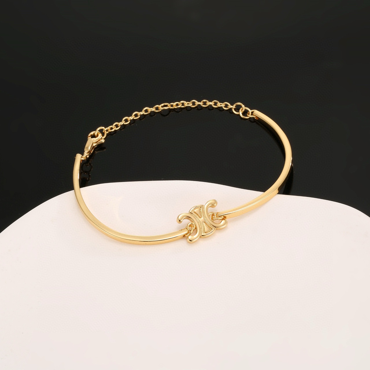 “Artistic Gold-Sculpting Material: Little Red Book Billion Celine Selin Kerry’s Chic Piece” - 图片 7