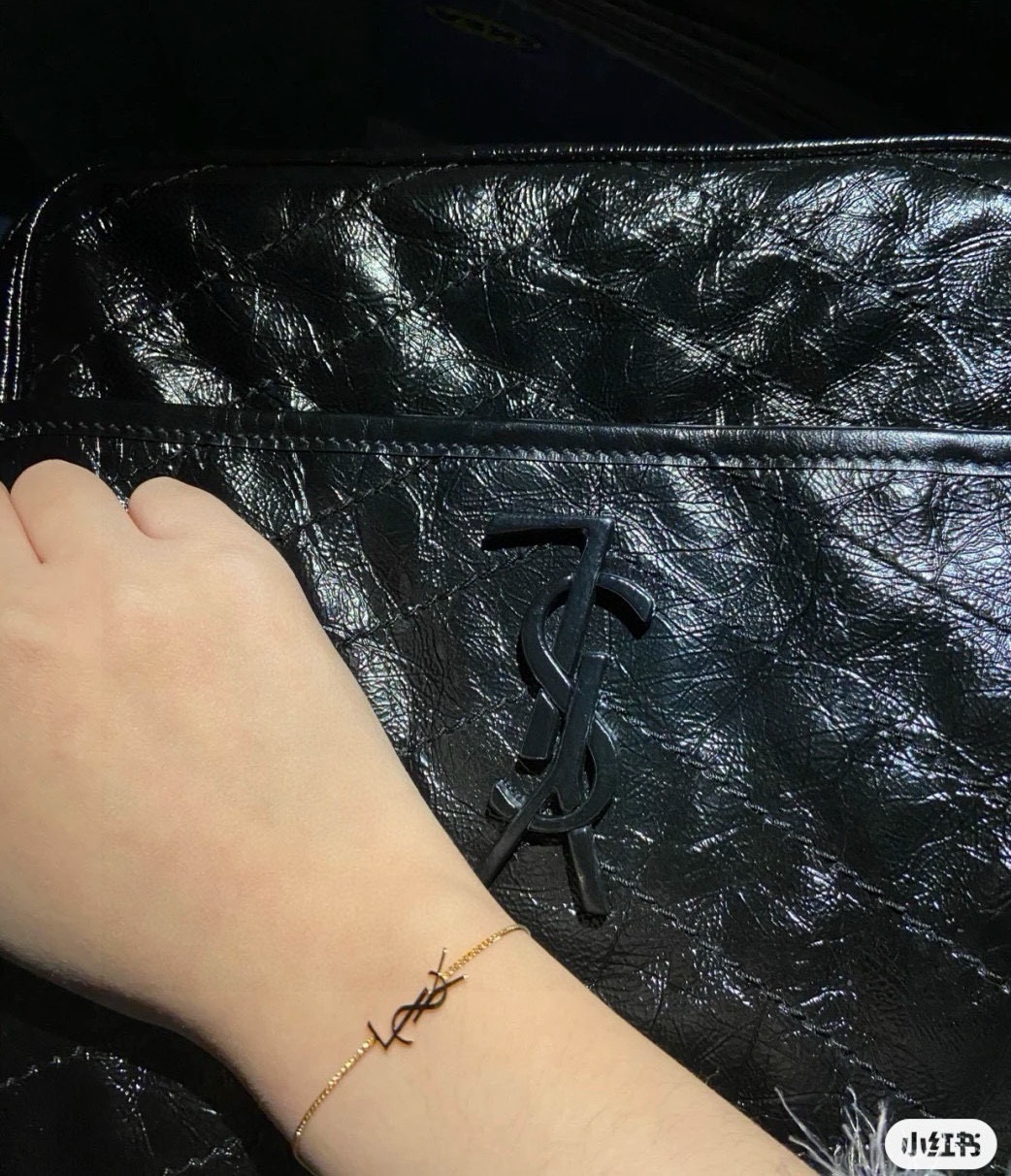 “Elegant YSL Letter Lock Bracelet: Simple Yet Luxurious Design for a Stylish Look” - 图片 9
