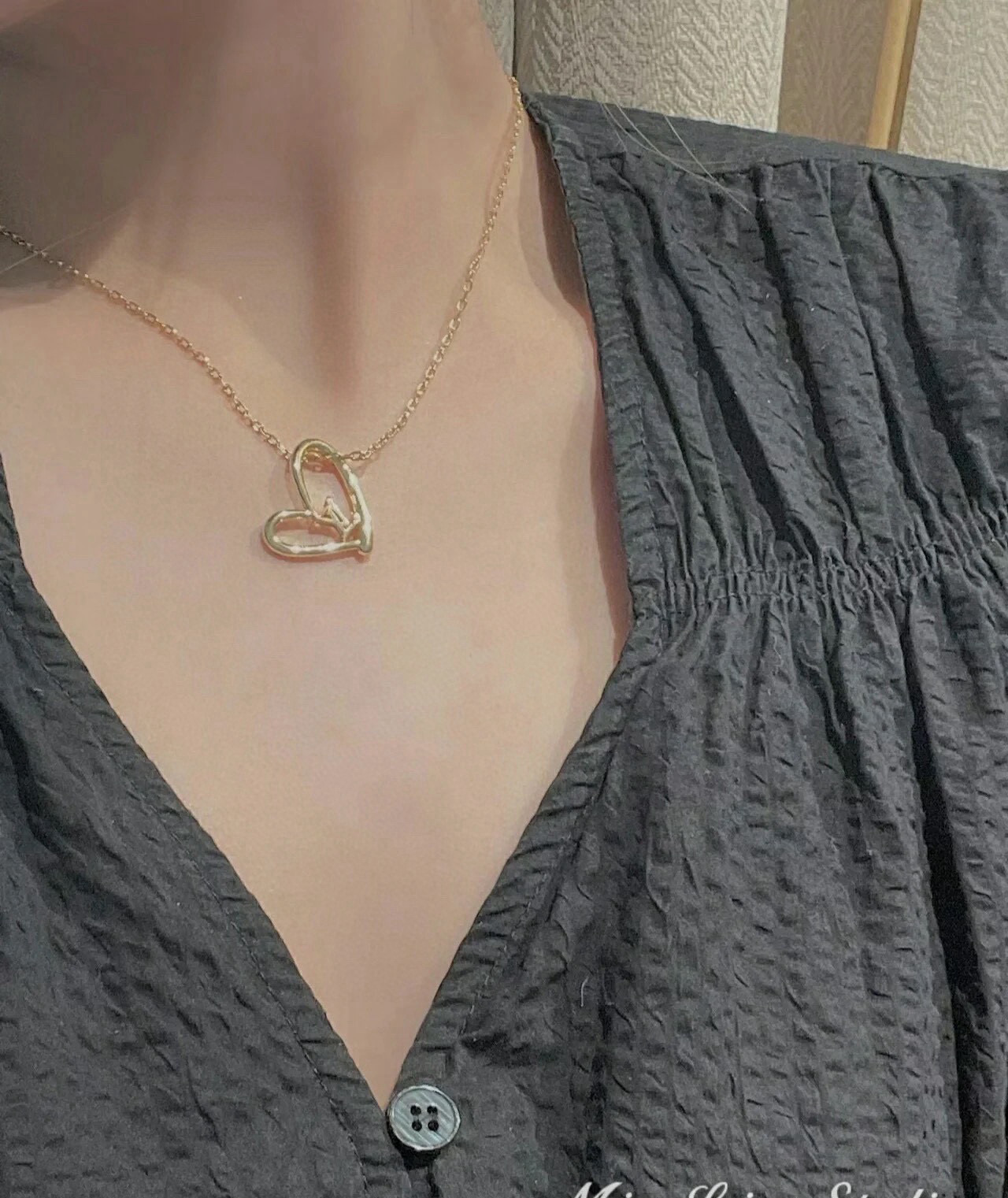 ❤️105包邮/原单代购级别
驴家LV心桃项链 路易威登 秋冬新品 项链 电镀18k金工艺 专柜版本 一比一质量 超精工镶嵌工艺技术 上身美美哒 特别适合冬日搭配毛衣上 低调奢华有内涵 