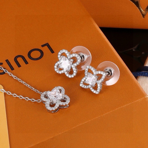 Louis Vuitton Diamond Blossom Necklace and Earring Set - White Mother of Pearl 1 Louis Vuitton Diamond Blossom Necklace and Earring Set - White Mother of Pearl