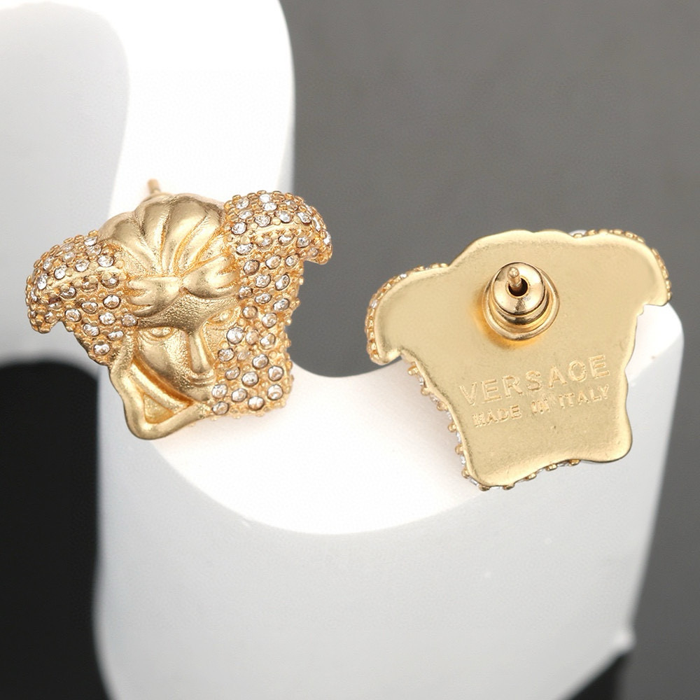 The golden earring of Versace is an elegant sarcasm of Medusa - 图片 4