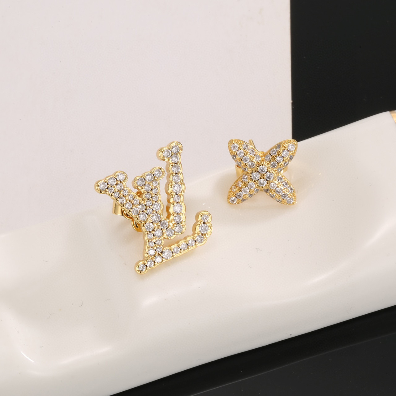  美毙了✨ LV 路易威登 耳钉 😍优雅知性大气上档次 百搭款式 👑简直美的不能再美了
