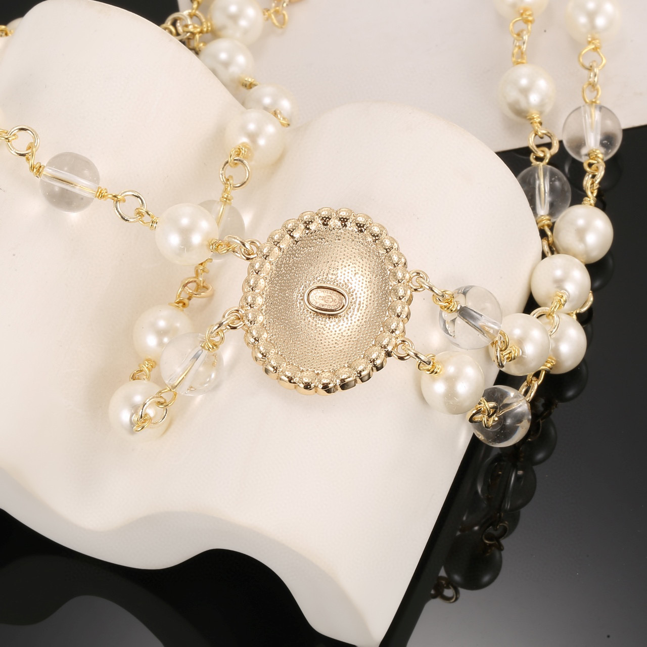  CHANEL 小香珍珠项链，高端品质，专柜同材质，做工精致细腻，重工版本，多层链条设计，简约大方温文尔