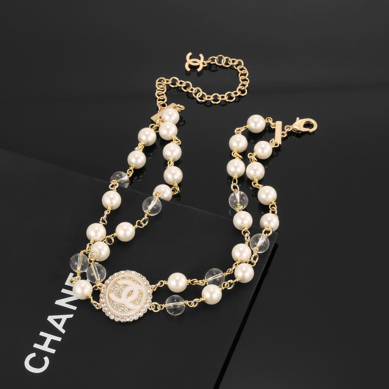  CHANEL 小香珍珠项链，高端品质，专柜同材质，做工精致细腻，重工版本，多层链条设计，简约大方温文尔
