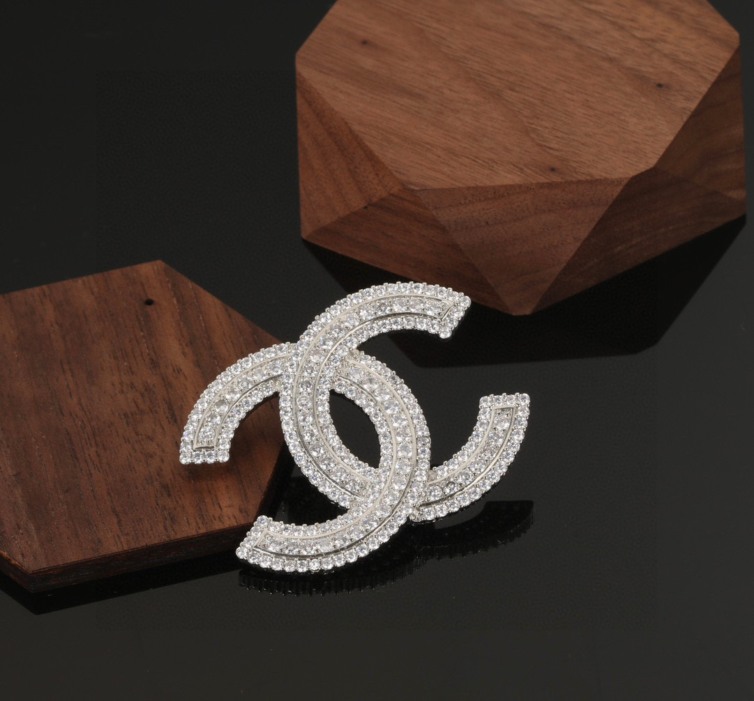  👑  小香 Chanel 火爆  胸针 最高代购级别   最具味道的满钻胸针brooch     实物