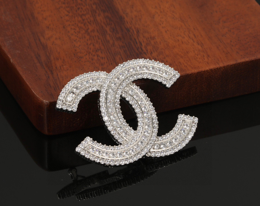  👑  小香 Chanel 火爆  胸针 最高代购级别   最具味道的满钻胸针brooch     实物