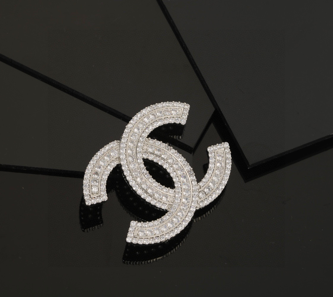  👑  小香 Chanel 火爆  胸针 最高代购级别   最具味道的满钻胸针brooch     实物