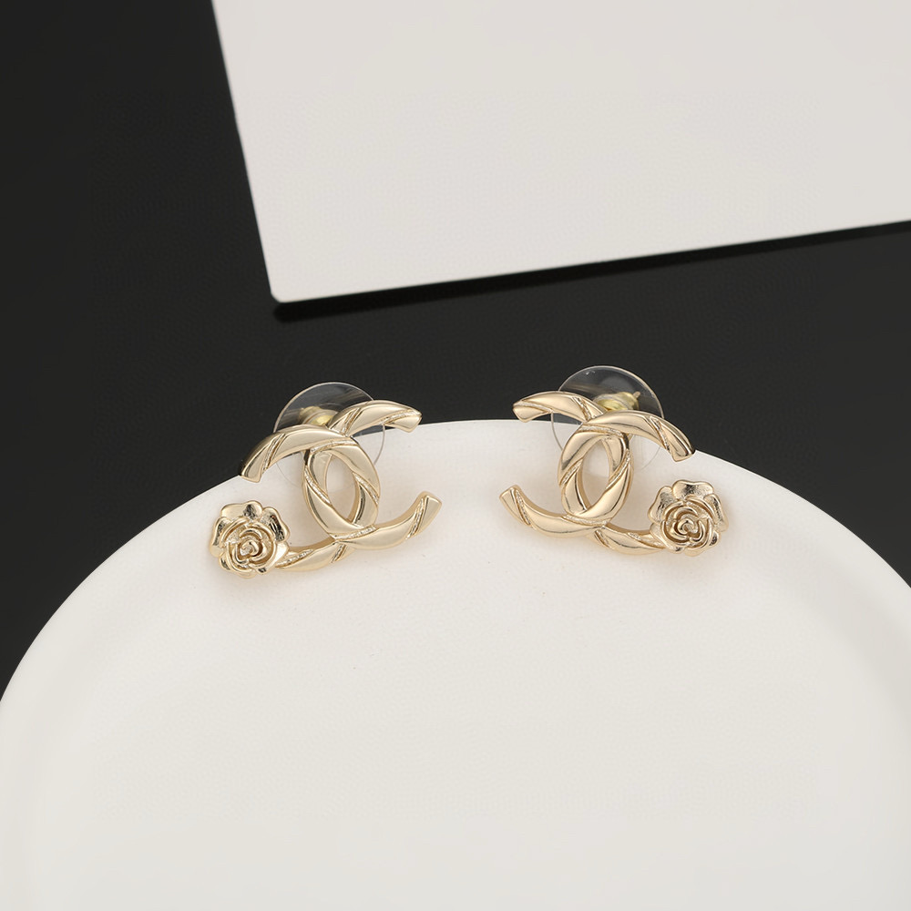  chanel 小香 经典 CC 精致 耳钉 耳环   高端定制 纯银针 原单品质 一比一工艺 缀以品 