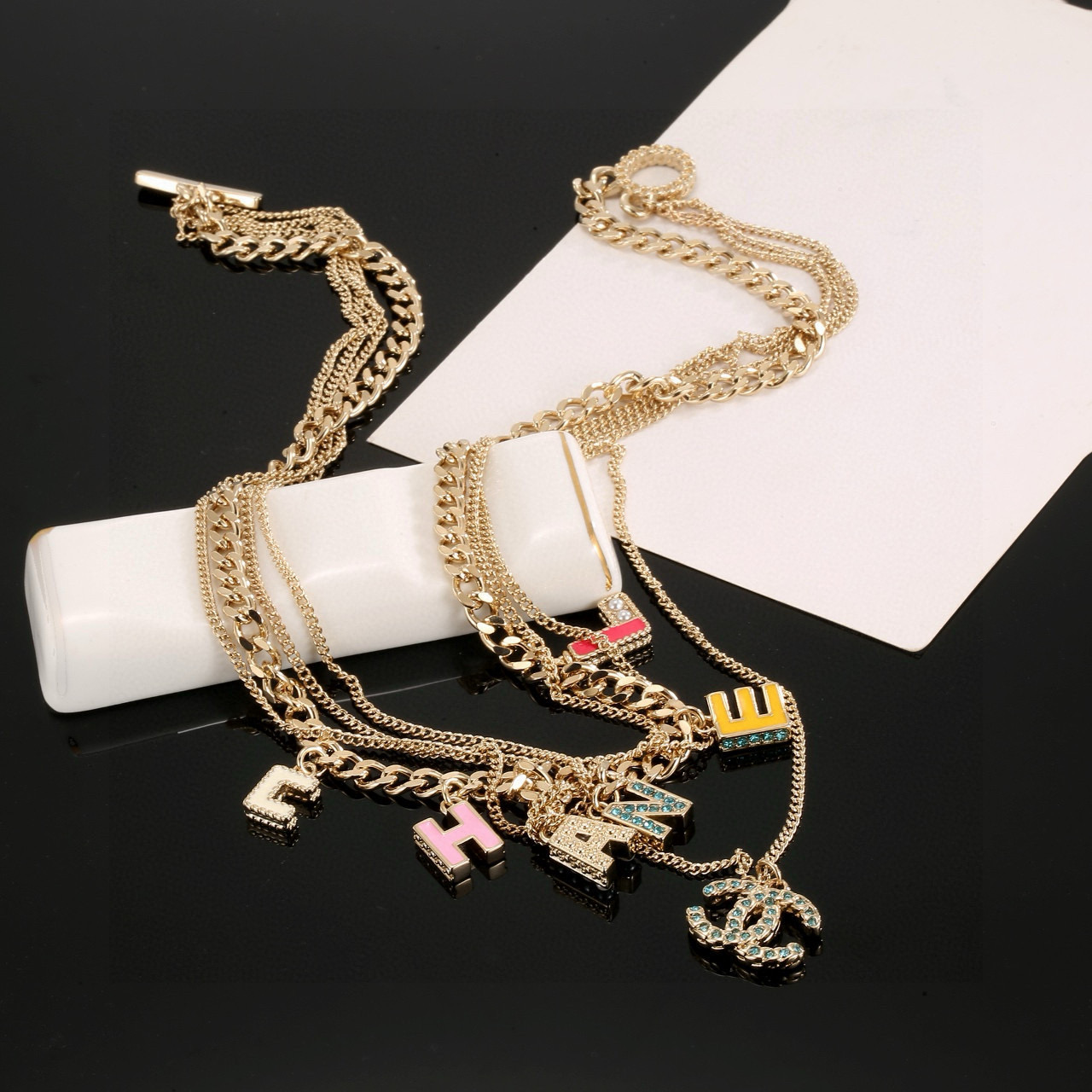  CHANEL 小香项链，高端品质，专柜同材质，做工精致细腻，重工版本，多层链条设计，简约大方温文尔雅，