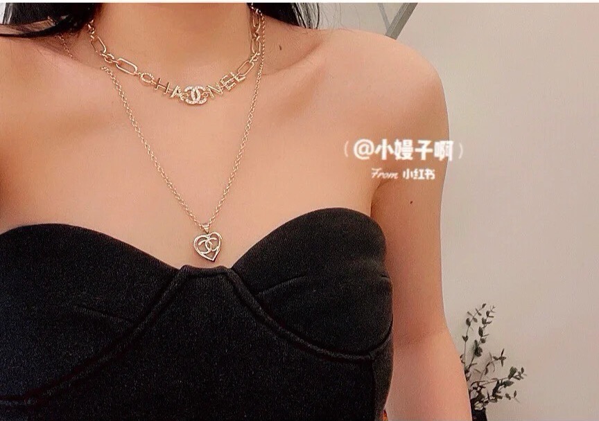 最新款Chanel 香奈儿字母手链项链  非常好看，

精致大方，好不好品质说话，全部都实拍，图片全程无