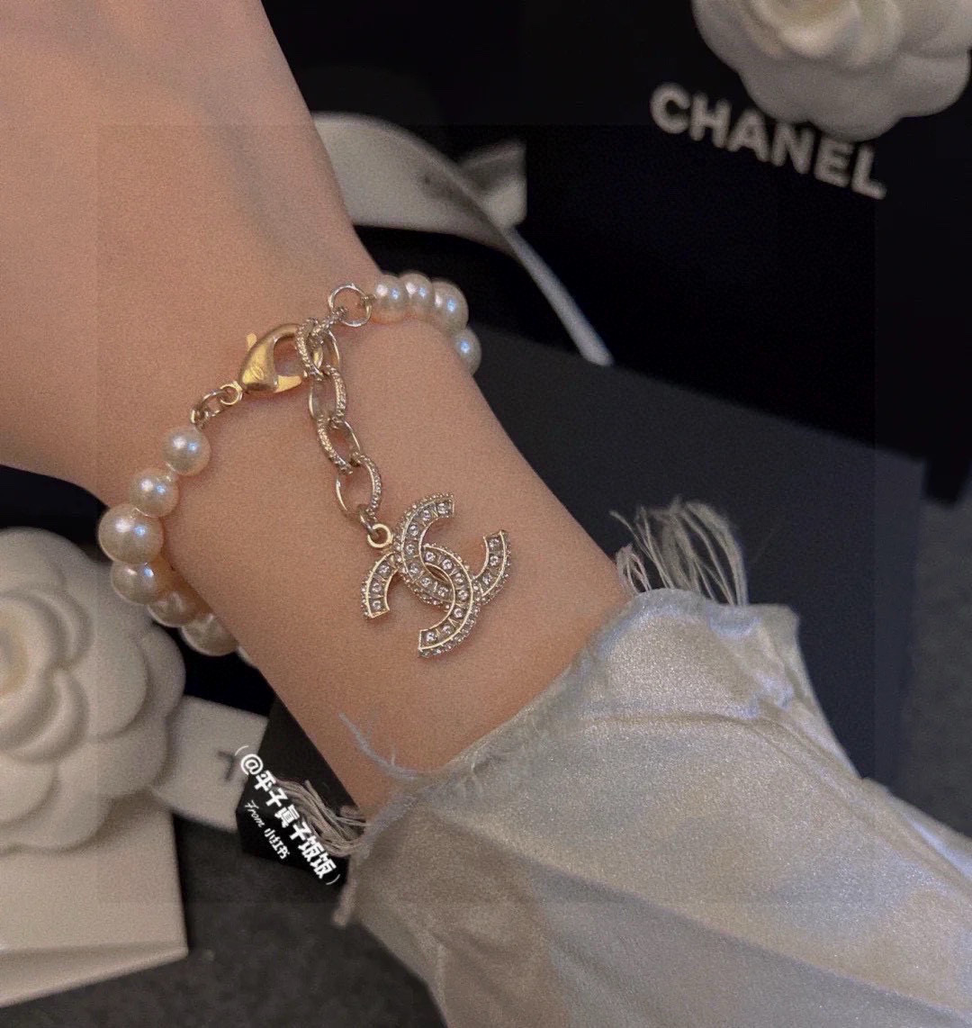  Chanel 🎄经典款小香 Chanel 火爆  新款  ⭐️ 精致 珍珠 手链 出货 小香家的饰品总