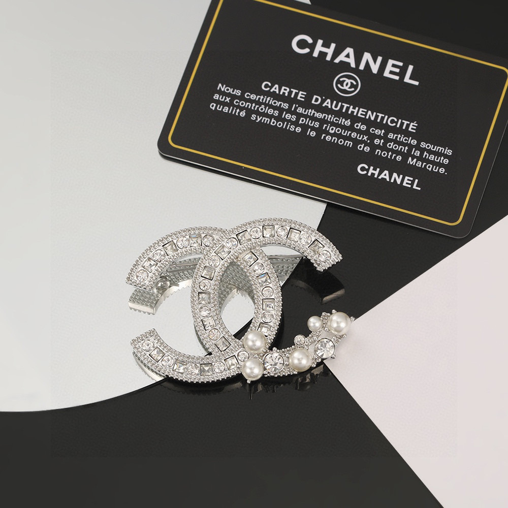  👑Chanel 小香 新款上市 双C胸针 经典之作爆款来袭 原版一致材质 闪闪惹人爱 blingbli
