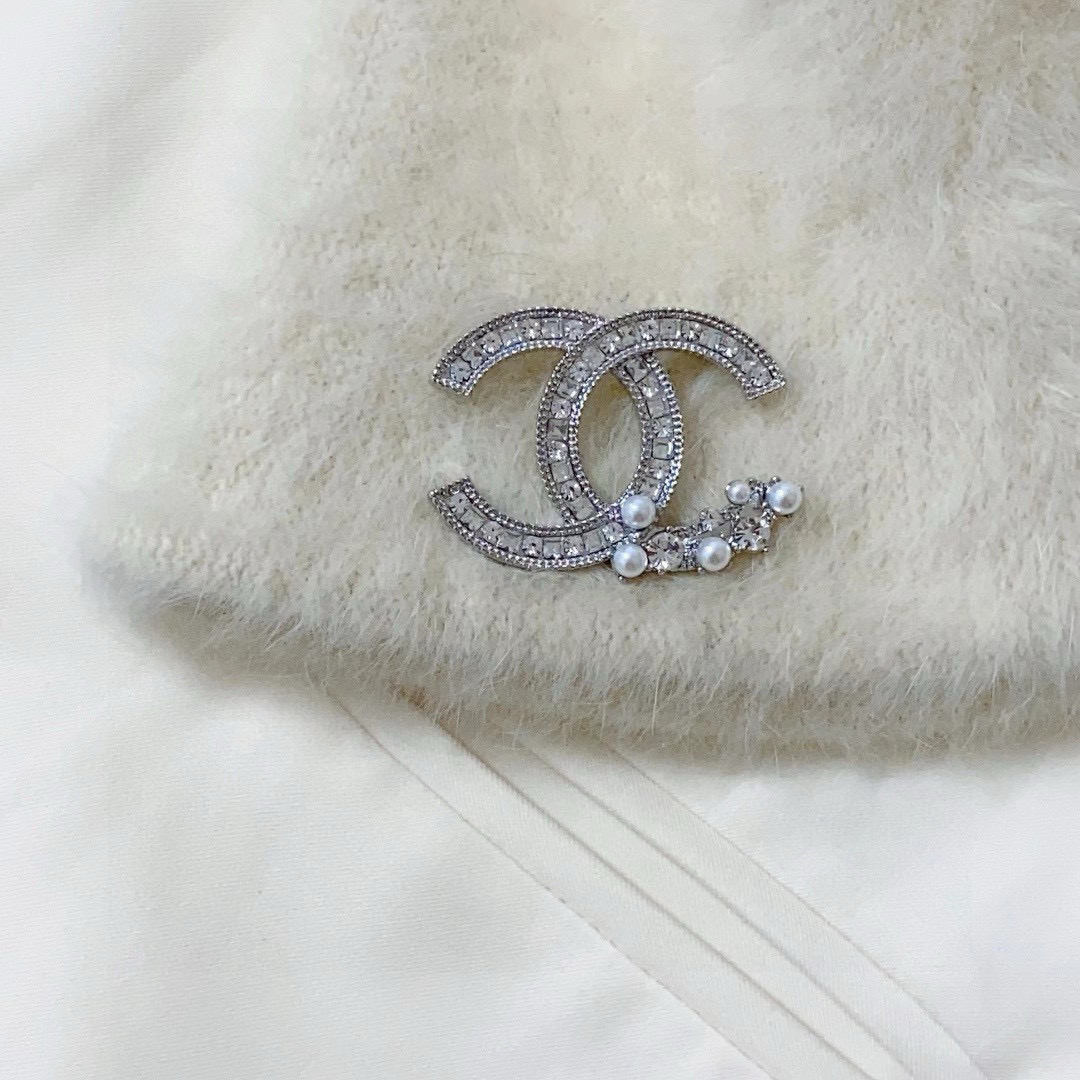  👑Chanel 小香 新款上市 双C胸针 经典之作爆款来袭 原版一致材质 闪闪惹人爱 blingbli