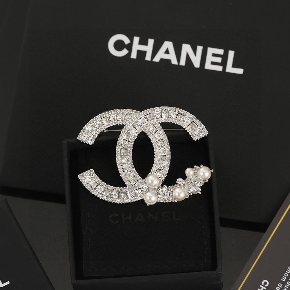  👑Chanel 小香 新款上市 双C胸针 经典之作爆款来袭 原版一致材质 闪闪惹人爱 blingbli