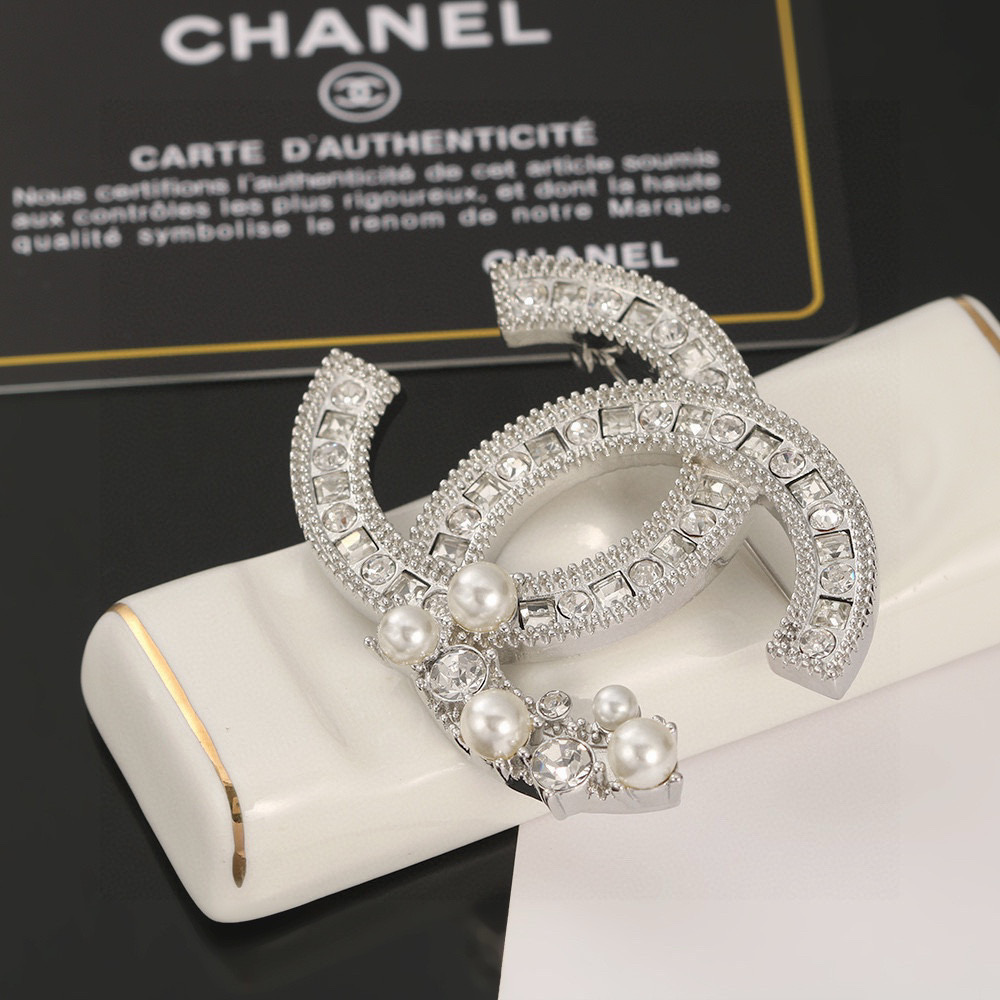  👑Chanel 小香 新款上市 双C胸针 经典之作爆款来袭 原版一致材质 闪闪惹人爱 blingbli