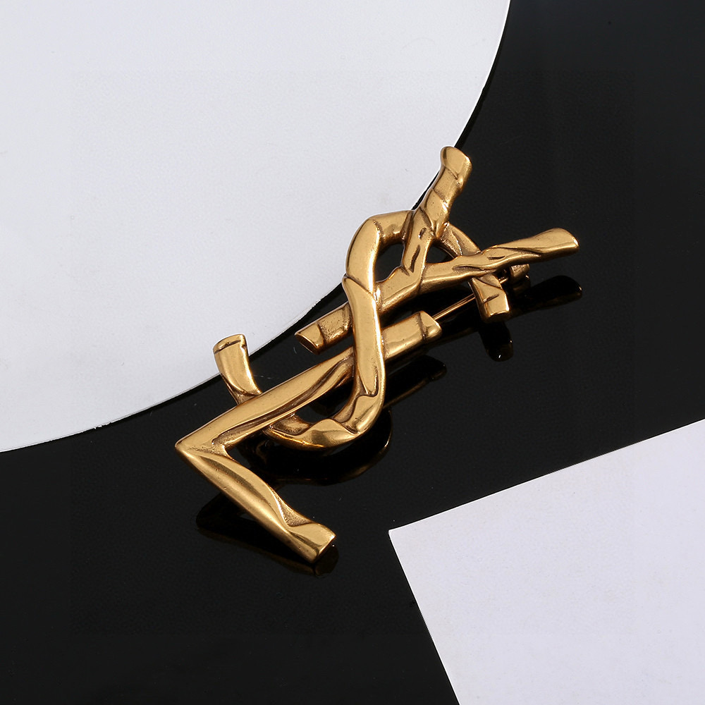 圣罗兰YSL 胸针 经典奢侈   时尚百搭 犹如酒会礼服一般，绚烂多姿。经典 最具个性魅力象征永远的不变