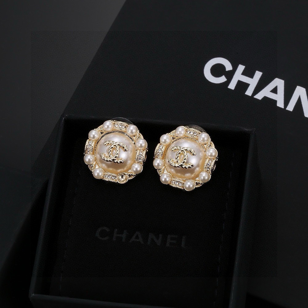 👑 Chanel 小香 早春新款 珍珠水钻拼接双c耳钉 日常小耳钉 甜美简约大气 精选原版一致黄铜材质搭