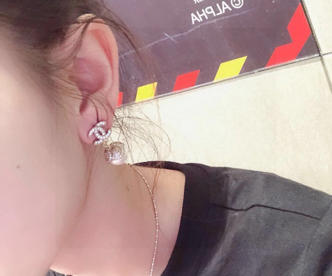  小香新款💦 Chanel香奈儿 耳钉  原版一摸一样的原单货！✨高端定制 原版黄铜  每一个细节媲美专