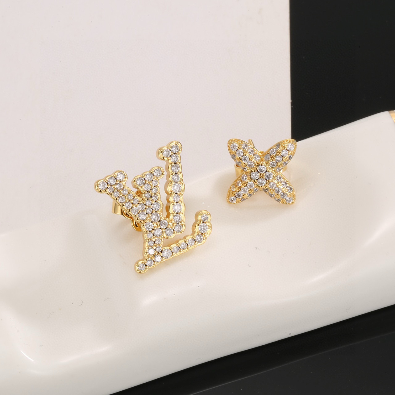  美毙了✨ LV 路易威登 耳钉 😍优雅知性大气上档次 百搭款式 👑简直美的不能再美了