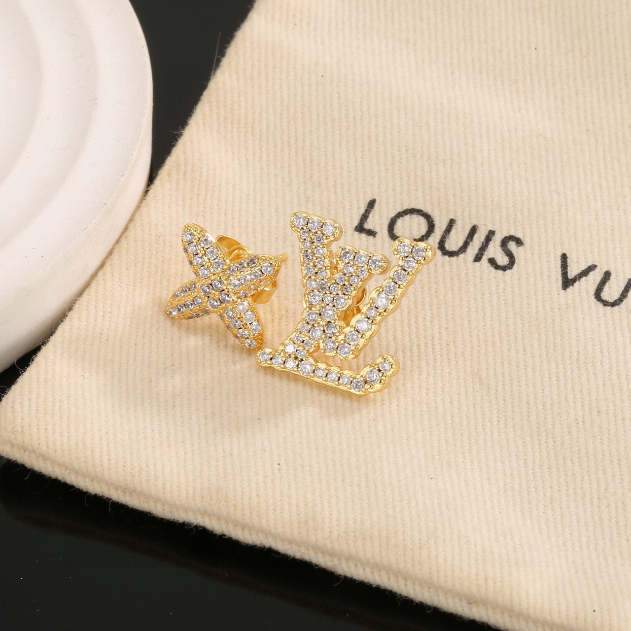  美毙了✨ LV 路易威登 耳钉 😍优雅知性大气上档次 百搭款式 👑简直美的不能再美了