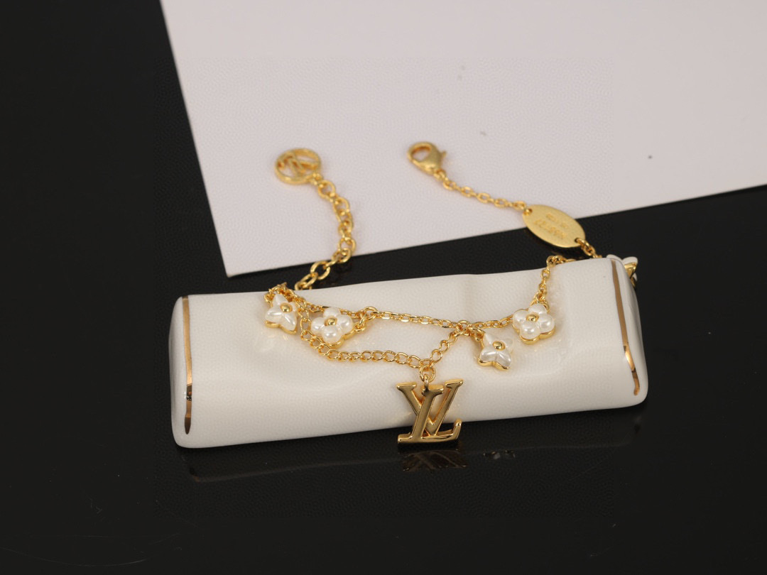【精工版本】 路易威登花朵手链 秉承精湛匠艺，以锻造耀目 LV Twig 胸针  抛光色泽成就经典 LV