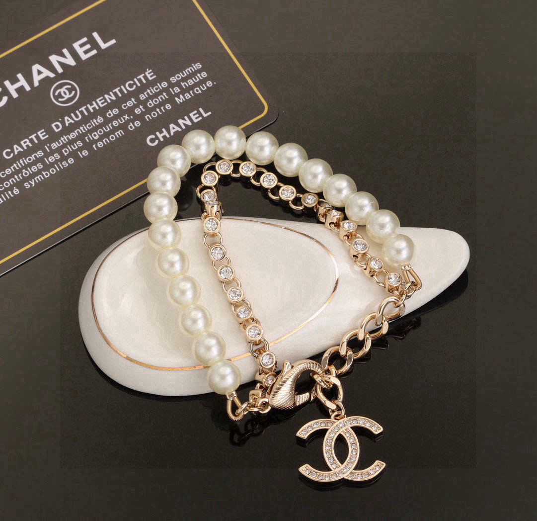 Chanel 🎄经典款小香 Chanel 火爆  新款  ⭐️ 精致 珍珠 双层手链 出货 小香家的饰品