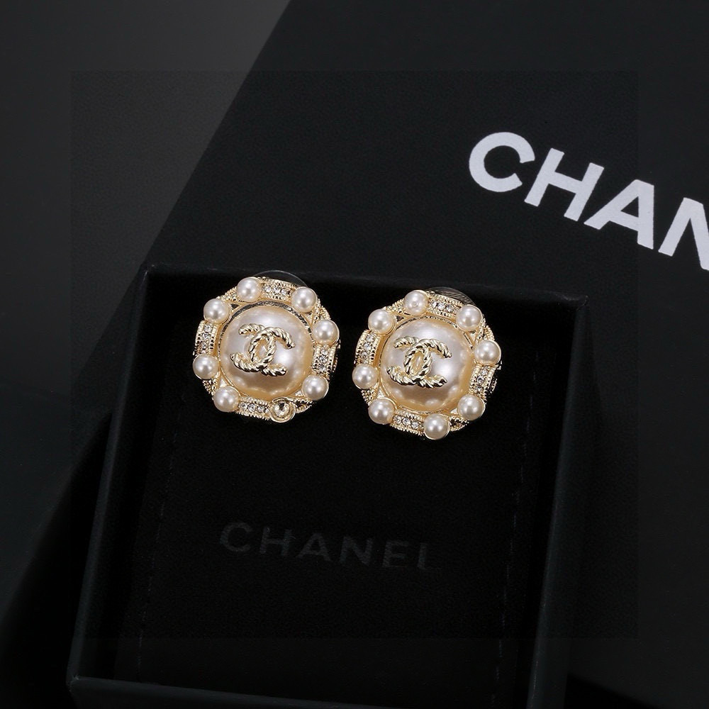  👑Chanel 小香新款双c耳钉 精选原版一致材质搭配纯银针 美死了 各大网红同款 独特个性风格 耳钉