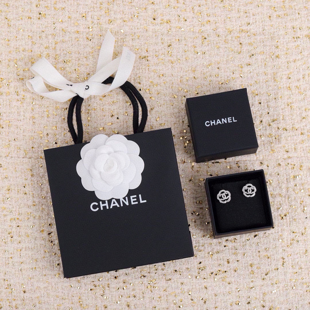 👑春秋新款 系列 香奈儿小香 Chanel 山茶花耳钉 同款材质 925银针  代购级别 高品质打造 小