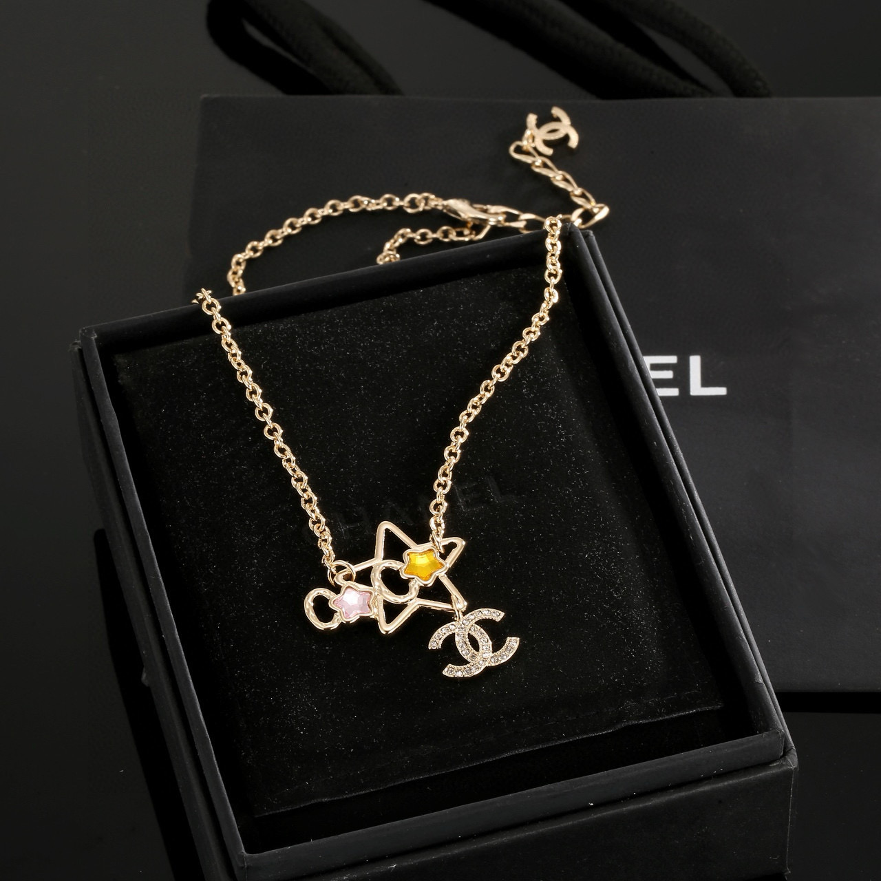  CHANEL 香奈儿星星项链，高端品质，专柜同材质，做工精致细腻，重工版本，简约大方温文尔雅，特别温柔
