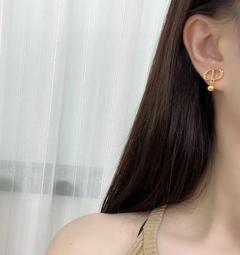 Elegantes Pendientes Dior Tribales con Diseño de Letras CD Doradas 4 i1753026936925 5332 0 2