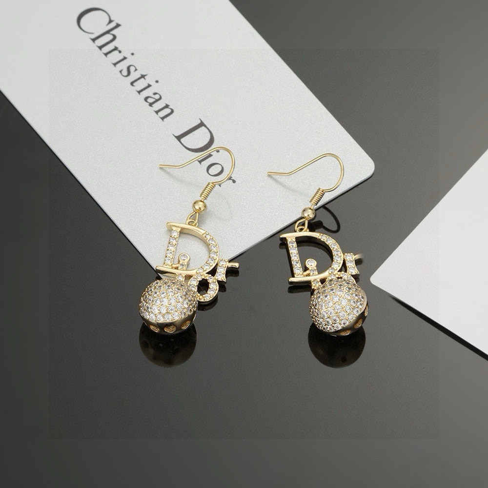 Elegantes Pendientes Dior con Iniciales CD y Diseño de Esfera Brillante 4 i1753027040312 4131 0 2
