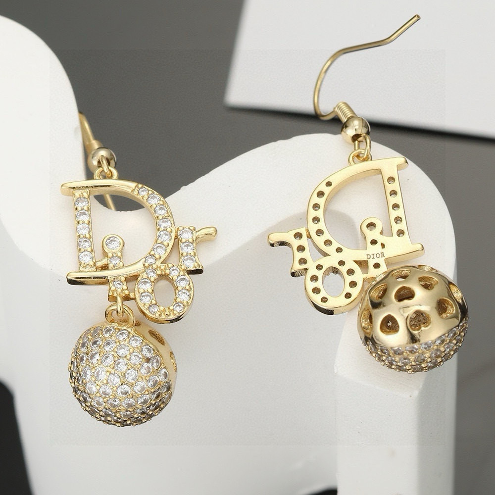 Elegantes Pendientes Dior con Iniciales CD y Diseño de Esfera Brillante 6 i1753027040314 4486 0 4