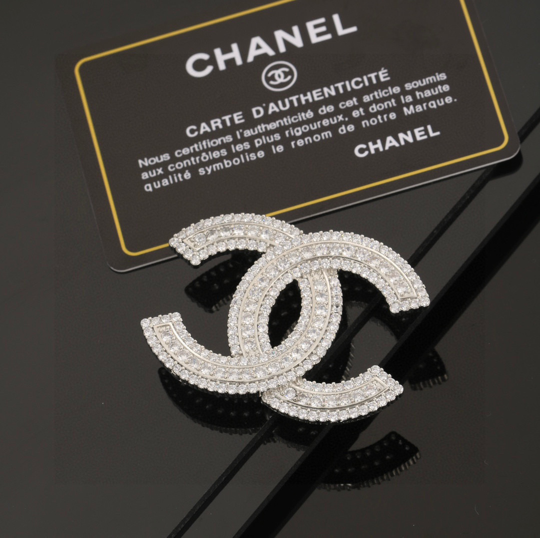  👑  小香 Chanel 火爆  胸针 最高代购级别   最具味道的满钻胸针brooch     实物