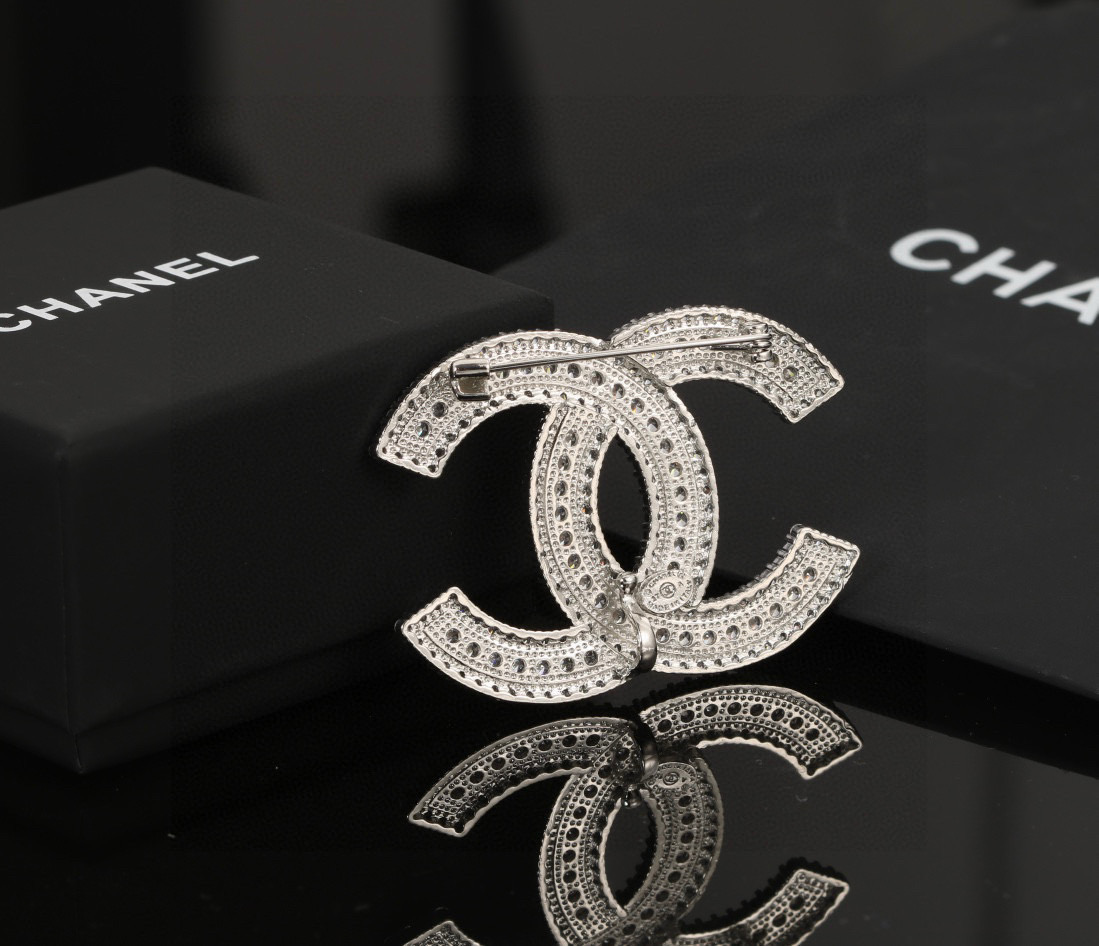  👑  小香 Chanel 火爆  胸针 最高代购级别   最具味道的满钻胸针brooch     实物