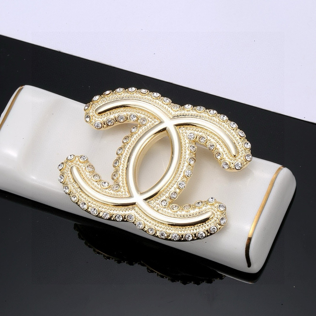  小香 Chanel 火爆  胸针 最高代购级别   最具味道的满钻胸针brooch     实物赞爆了