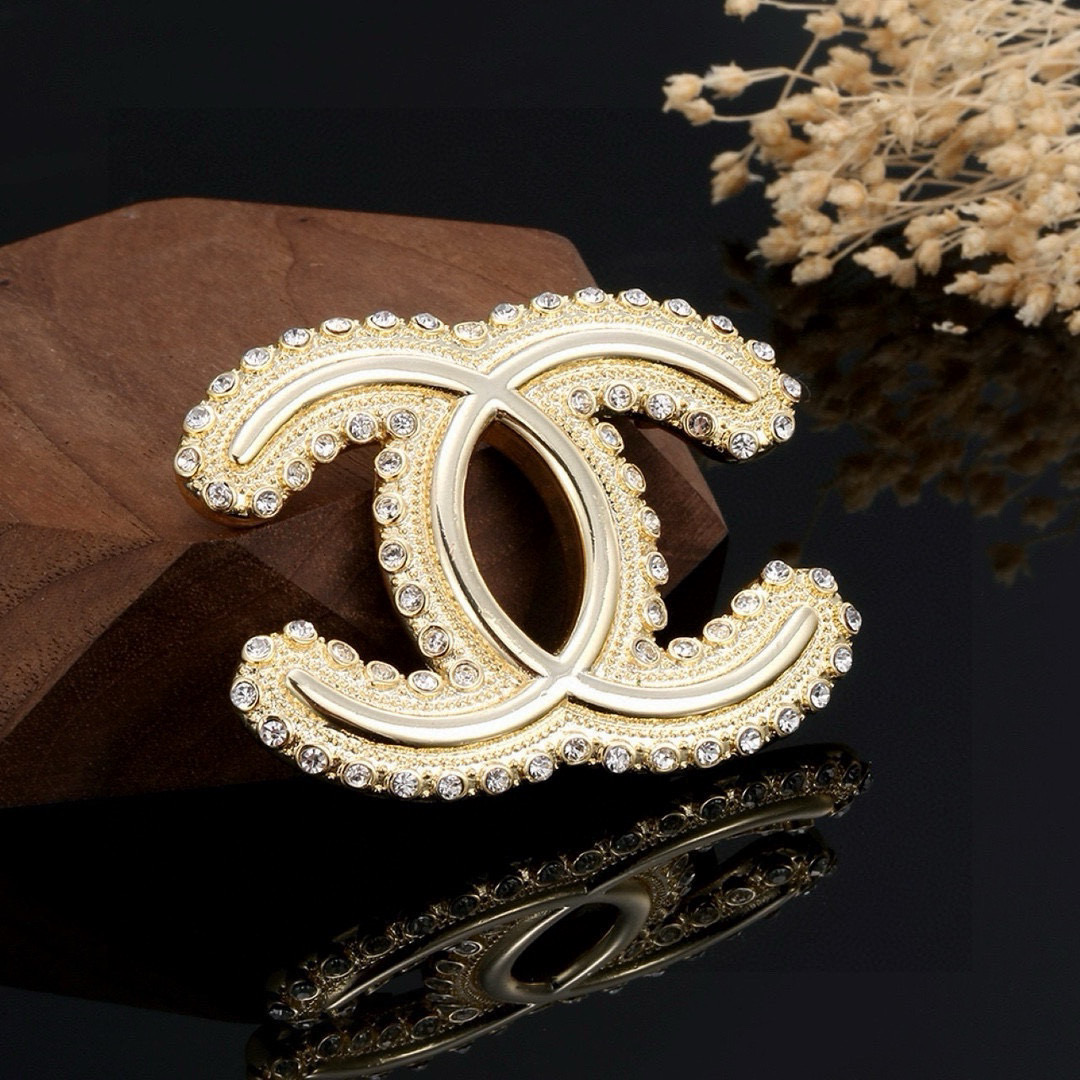  小香 Chanel 火爆  胸针 最高代购级别   最具味道的满钻胸针brooch     实物赞爆了