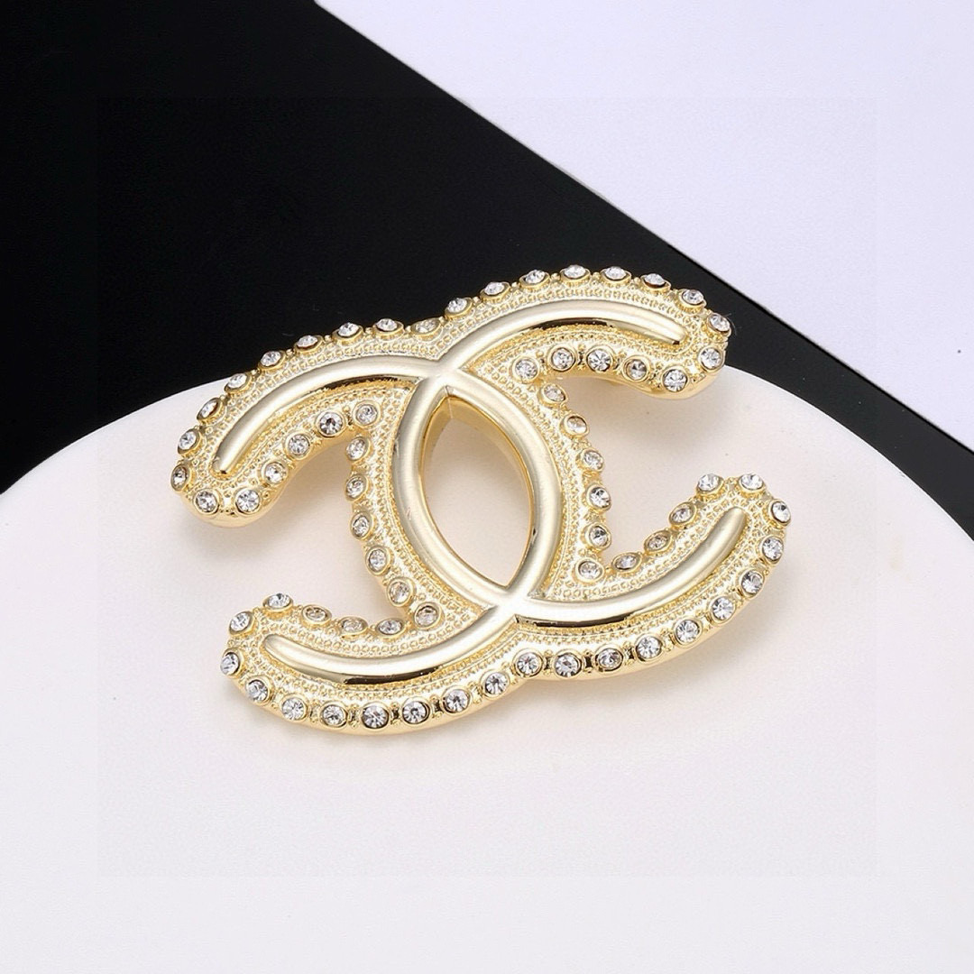  小香 Chanel 火爆  胸针 最高代购级别   最具味道的满钻胸针brooch     实物赞爆了