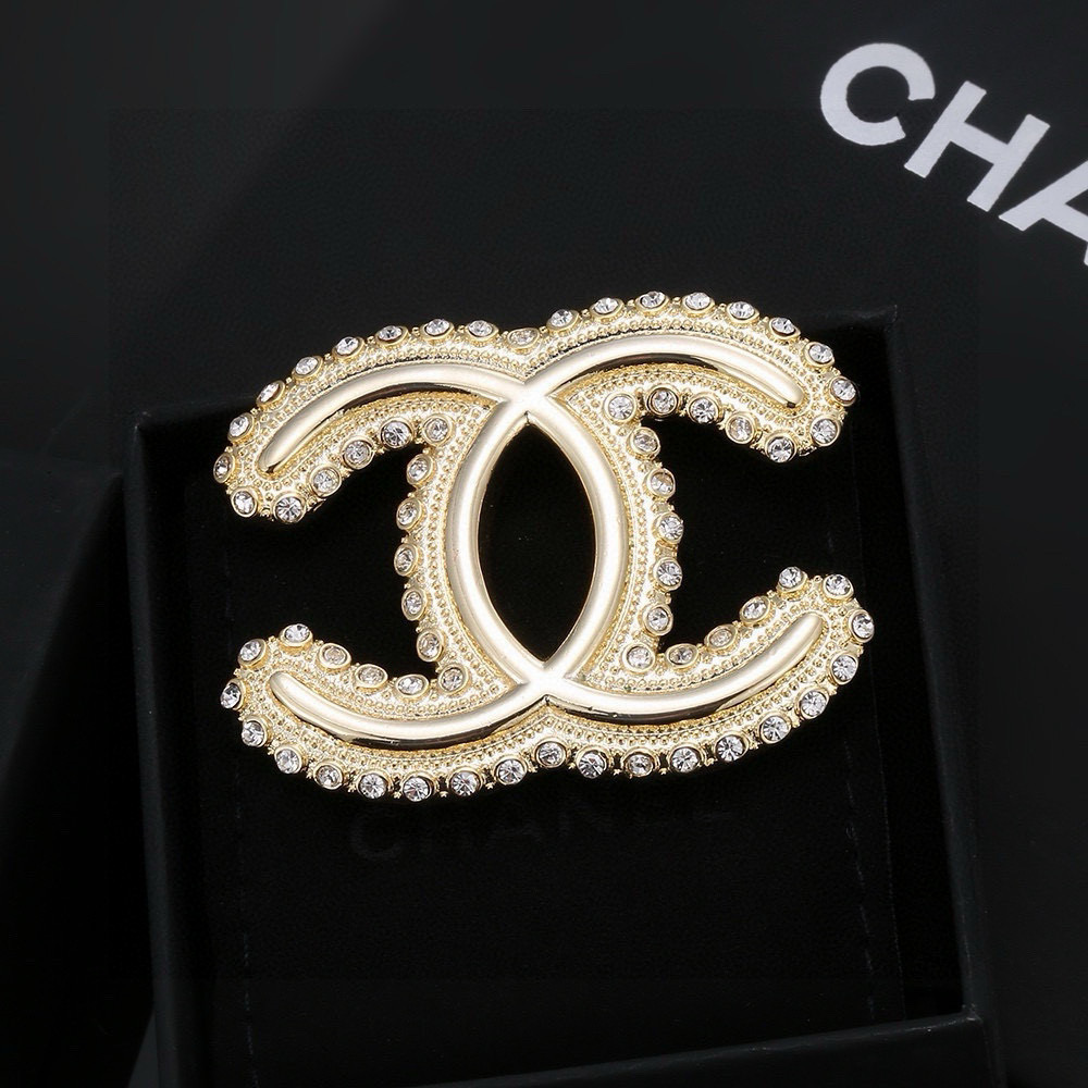  小香 Chanel 火爆  胸针 最高代购级别   最具味道的满钻胸针brooch     实物赞爆了