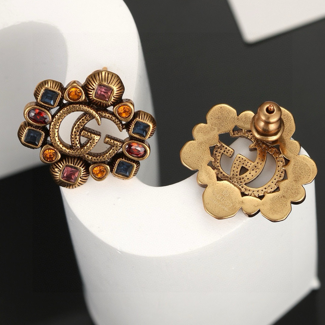  Gucci 古驰 耳钉  高端 打造 美到哭，因为是限量版，你根本无法在店内看到现货，现货一到真的bl