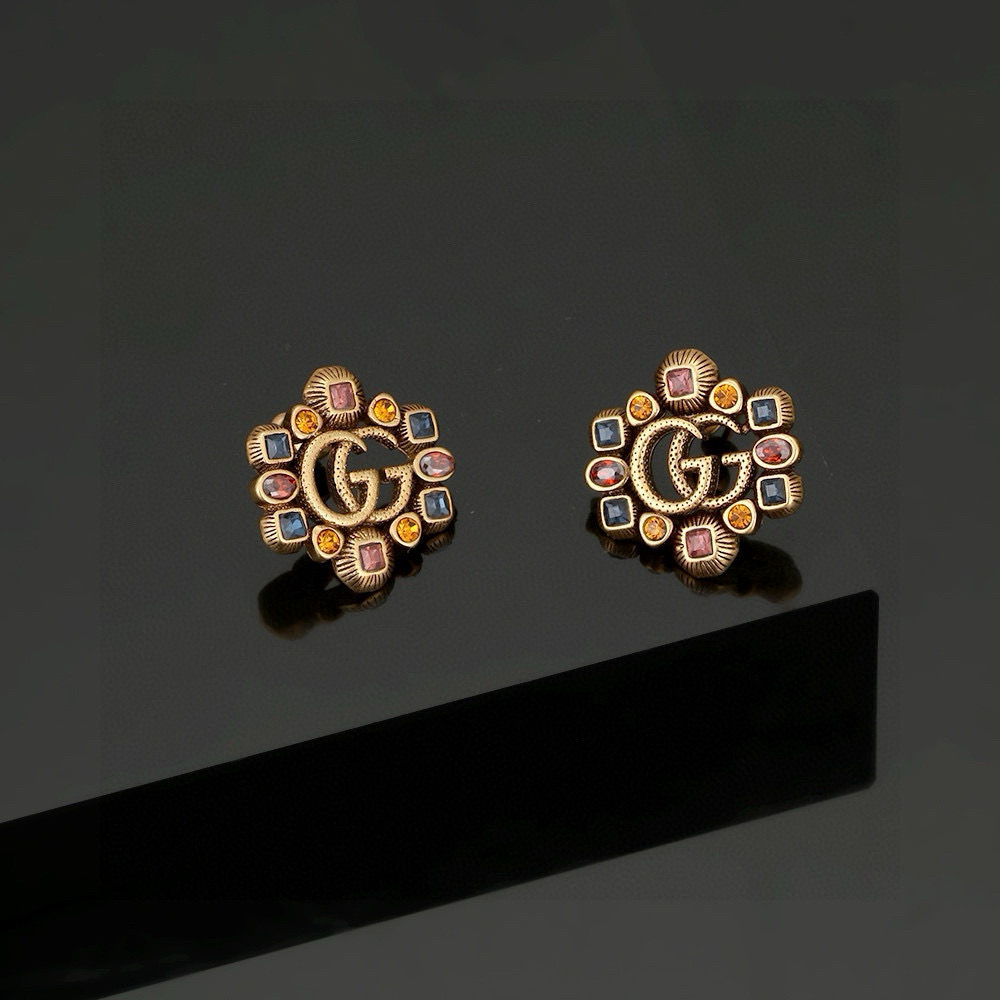  Gucci 古驰 耳钉  高端 打造 美到哭，因为是限量版，你根本无法在店内看到现货，现货一到真的bl