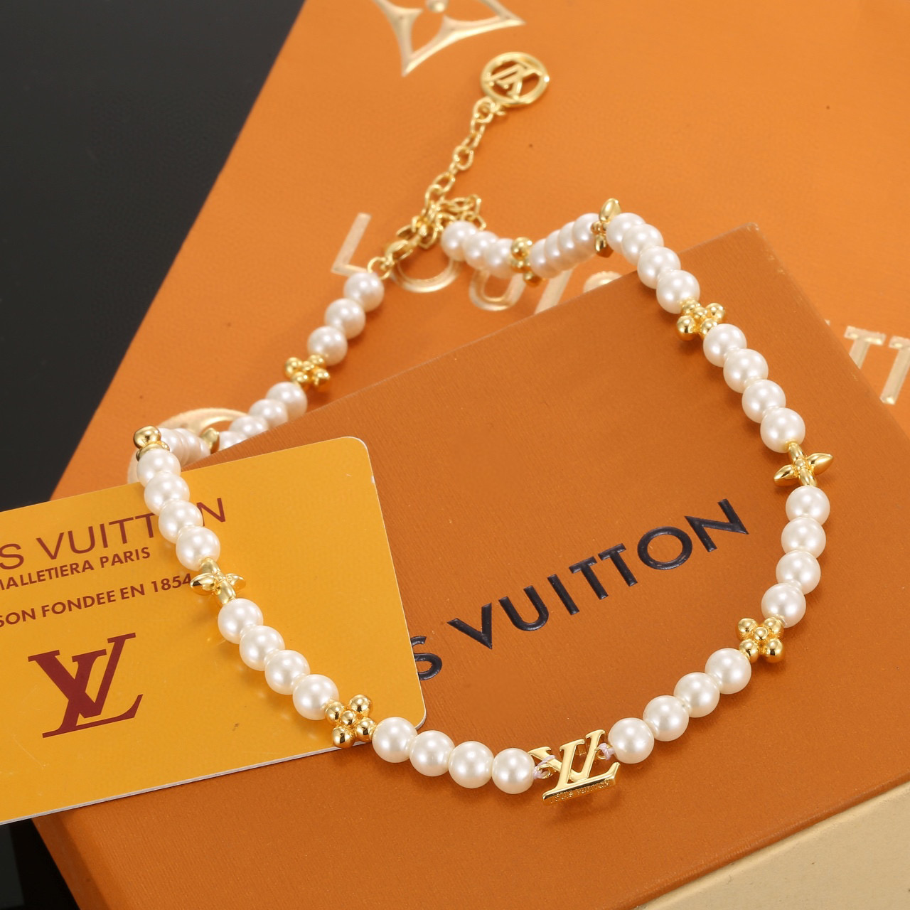 LV 路易威登 经典 代购级别 🍀 珍珠项链 当锁骨链也非常恰当 原版扣头❗️ 简约最耐看 上身特别的仙