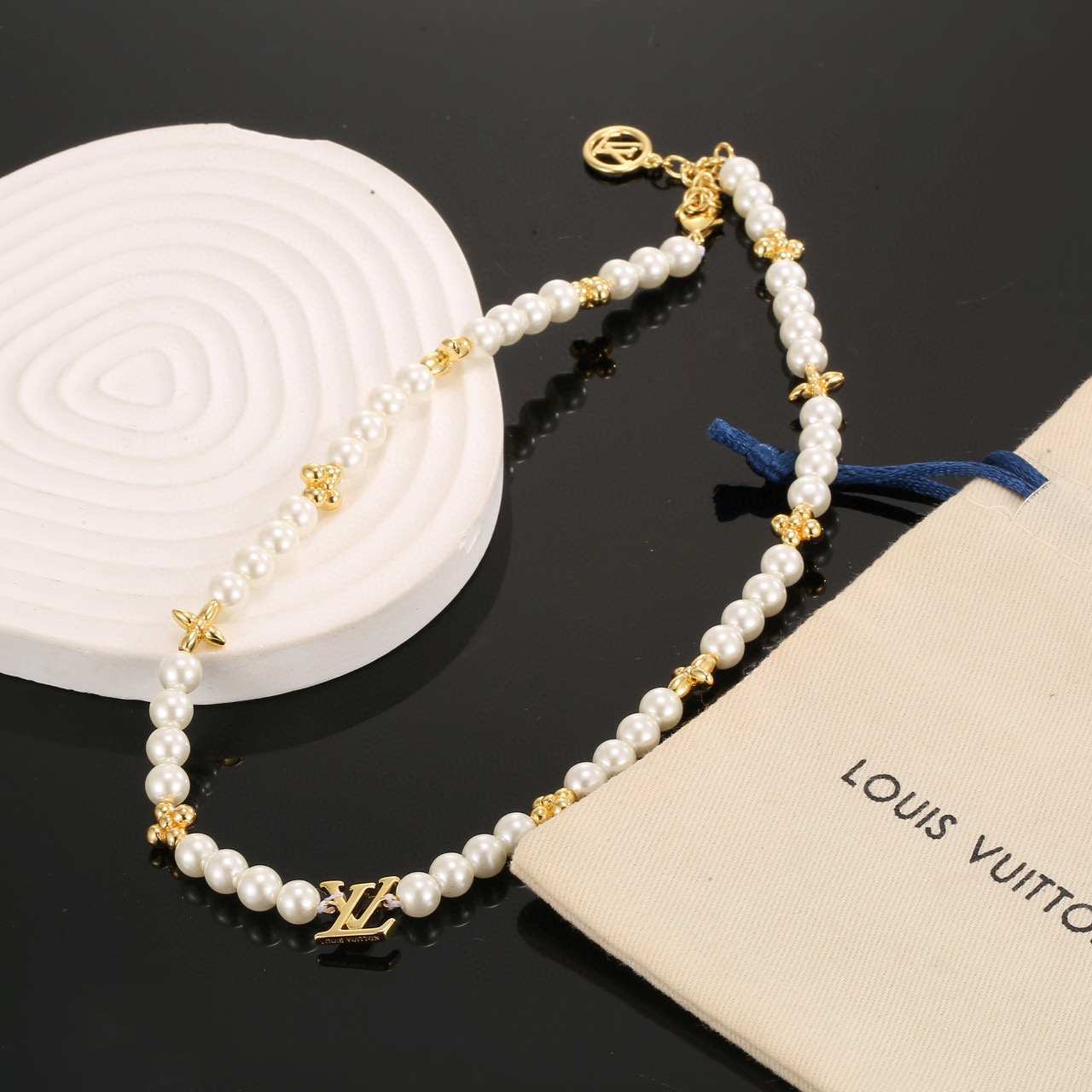 LV 路易威登 经典 代购级别 🍀 珍珠项链 当锁骨链也非常恰当 原版扣头❗️ 简约最耐看 上身特别的仙