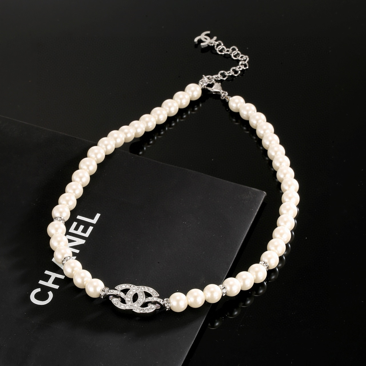  CHANEL 香奈儿珍珠项链，高端品质，专柜同材质，做工精致细腻，重工版本，简约大方温文尔雅，特别温柔