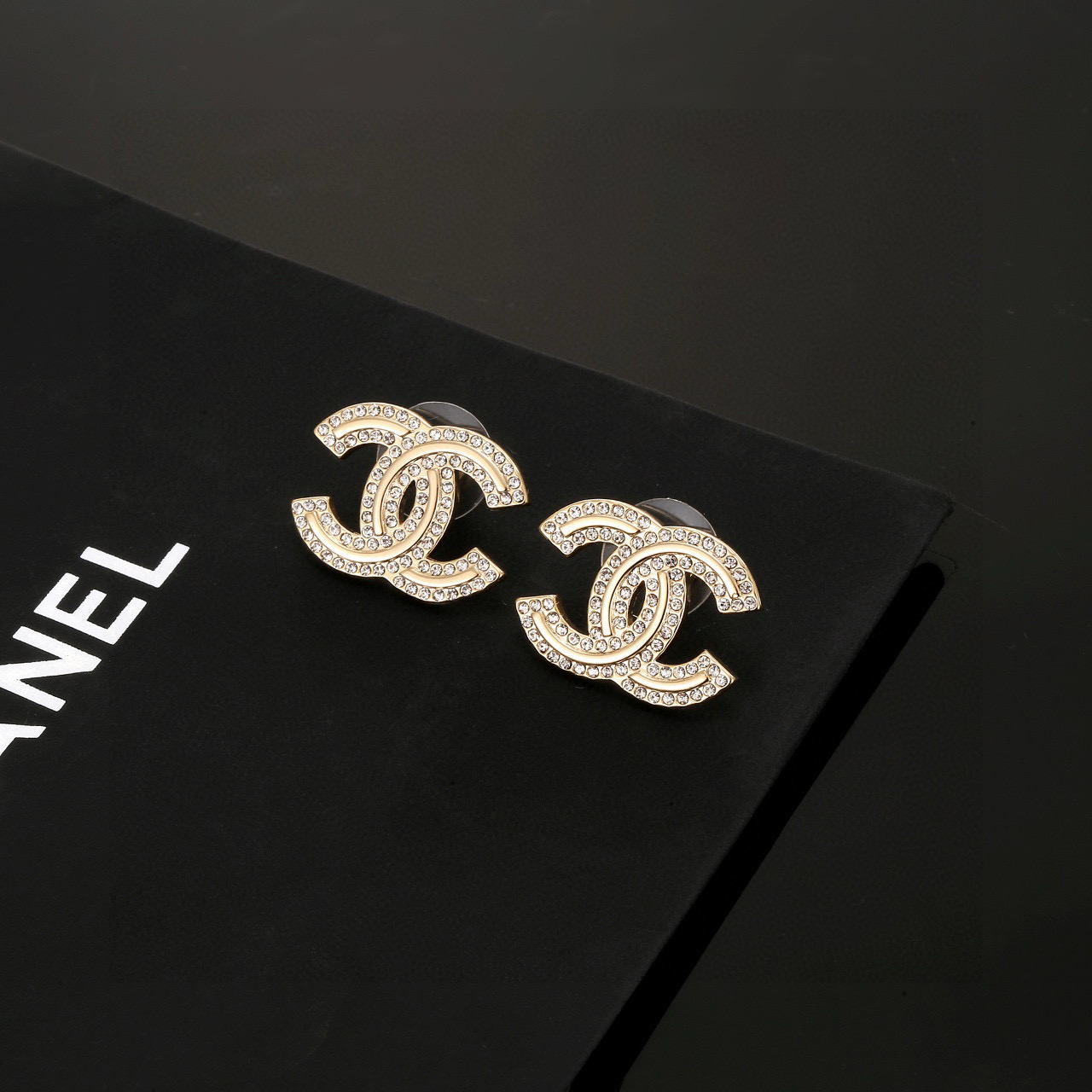  Chanel 小香 火爆单品 金色耳钉 最经典款 没有之一 气质 耳钉 耳环 上耳超美腻 怎么看怎么美
