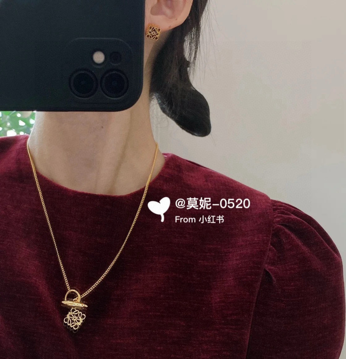  L0EWE 罗意威 耳钉，以及一个带有LOEWE雕花菱形扣的圈形搭扣，精致耐看，金属感，一致专柜🆕黄铜