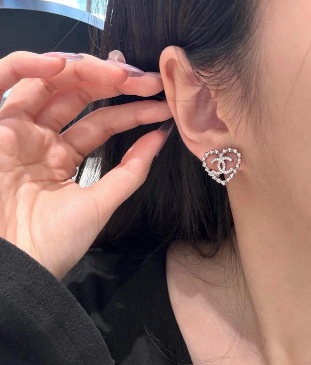  香奈儿浅金色心桃耳环 紧追潮流早春耳钉🌟🌟 不管你是圆脸还是长脸拆下自己配系有意想不到的惊喜，修饰脸型